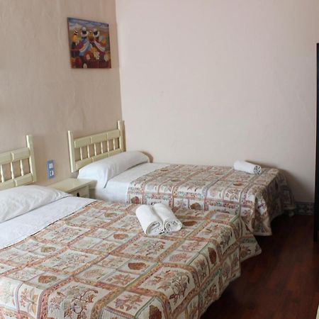Pension Lisdos Sevilla Bagian luar foto