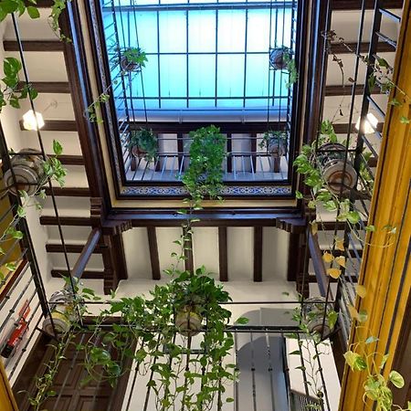 Pension Lisdos Sevilla Bagian luar foto