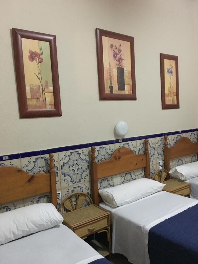 Pension Lisdos Sevilla Bagian luar foto
