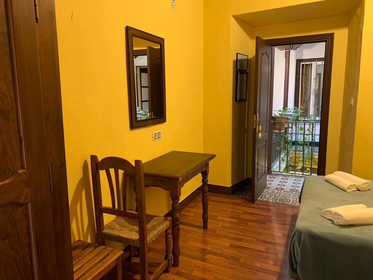 Pension Lisdos Sevilla Bagian luar foto