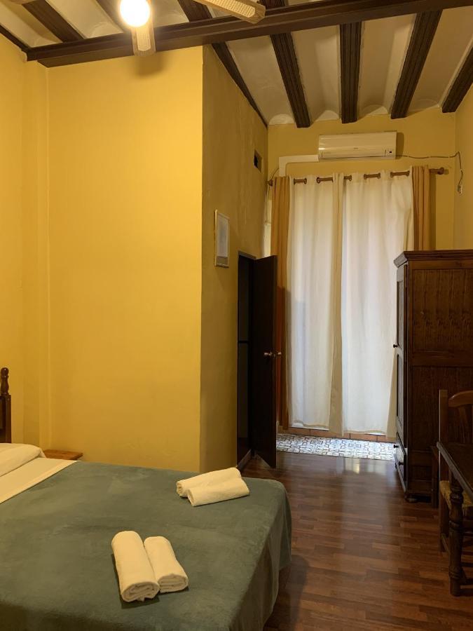 Pension Lisdos Sevilla Bagian luar foto
