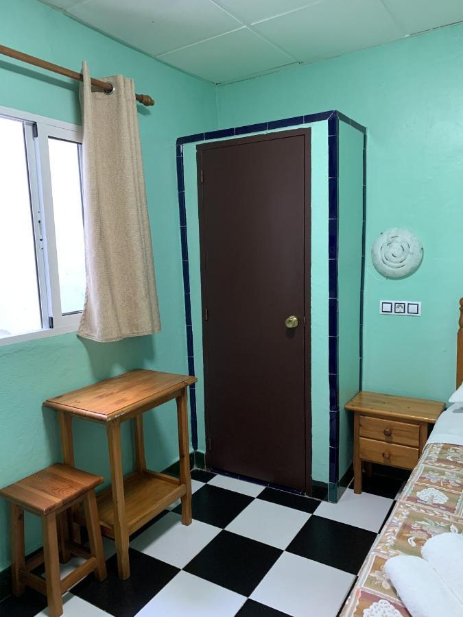 Pension Lisdos Sevilla Bagian luar foto