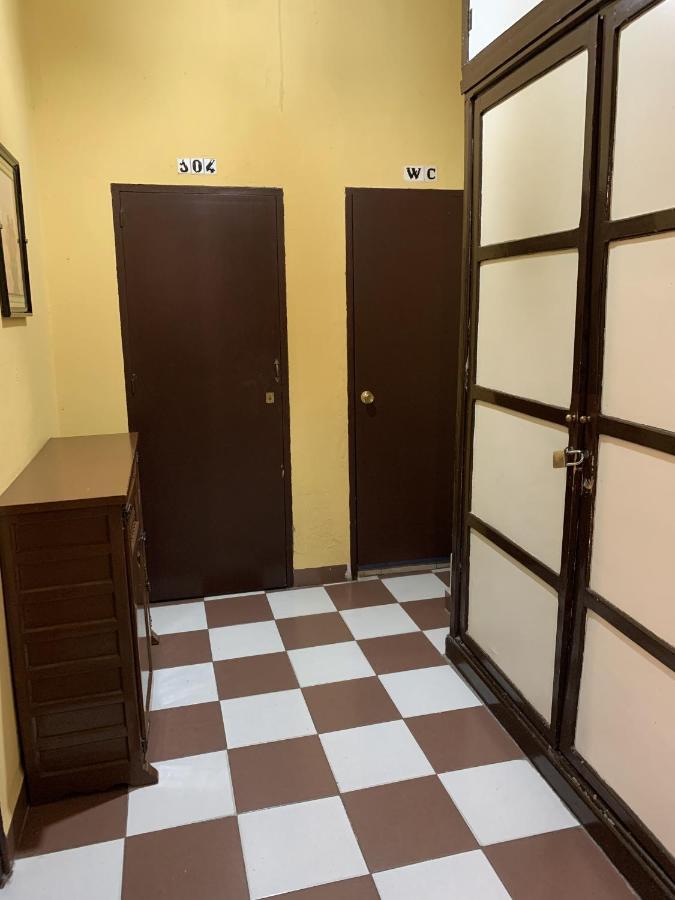 Pension Lisdos Sevilla Bagian luar foto